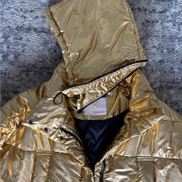 Metallic Gold Puffer Jacket - Picture 4 of 4
